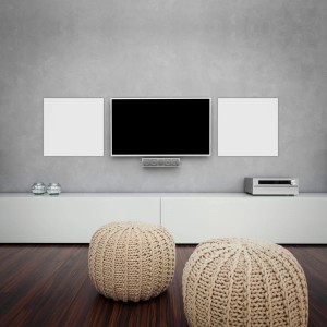 Weiße Vasner Infrarotheizung Citara M Metall (40x140) an Wand montiert.