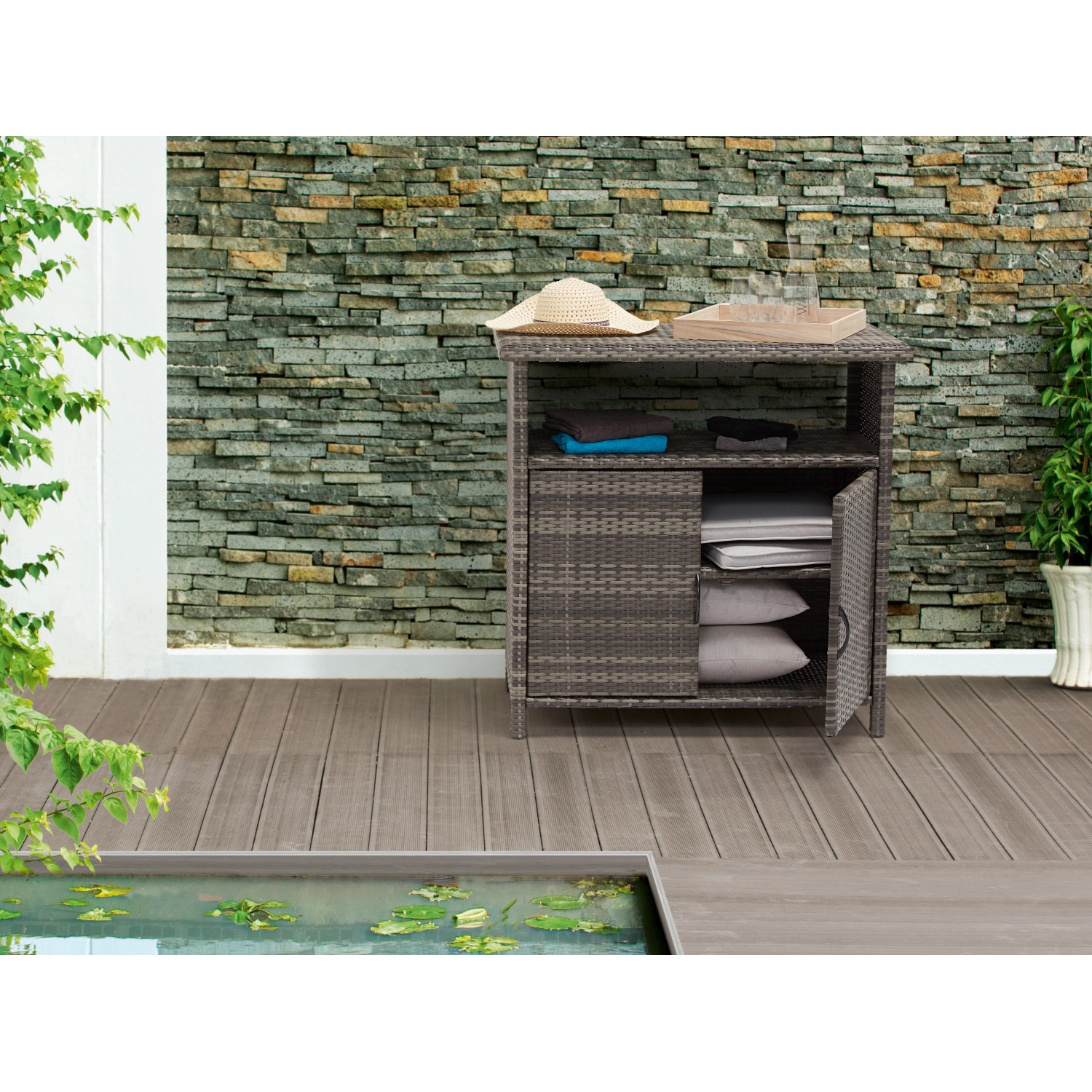 Grauer Outdoor-Schrank Vermont aus Polyrattan mit Regalböden für Gartenutensilien.