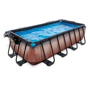 Rechteckiger EXIT Wood Pool 400x200x100 cm in Braun mit Sandfilterpumpe und Abdeckung.