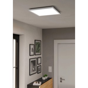 Weiße, quadratische Eglo LED-Deckenleuchte Connect-Z Rovito-Z (39x39 cm) an der Decke.