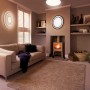 Wohnzimmer mit Ledvance LED-Panelleuchte Planon, rahmenlos, weiß, quadratisch an Decke und Wand.