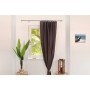 Deco-Raum Gardinenstange 1-Lauf Kugel in Edelstahl-Optik über Fenster mit braunem Vorhang.