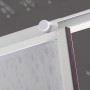 Detailansicht: Sanotechnik Eckdusche mit weißem Rahmen und Acrylglas, Rollen sichtbar.
