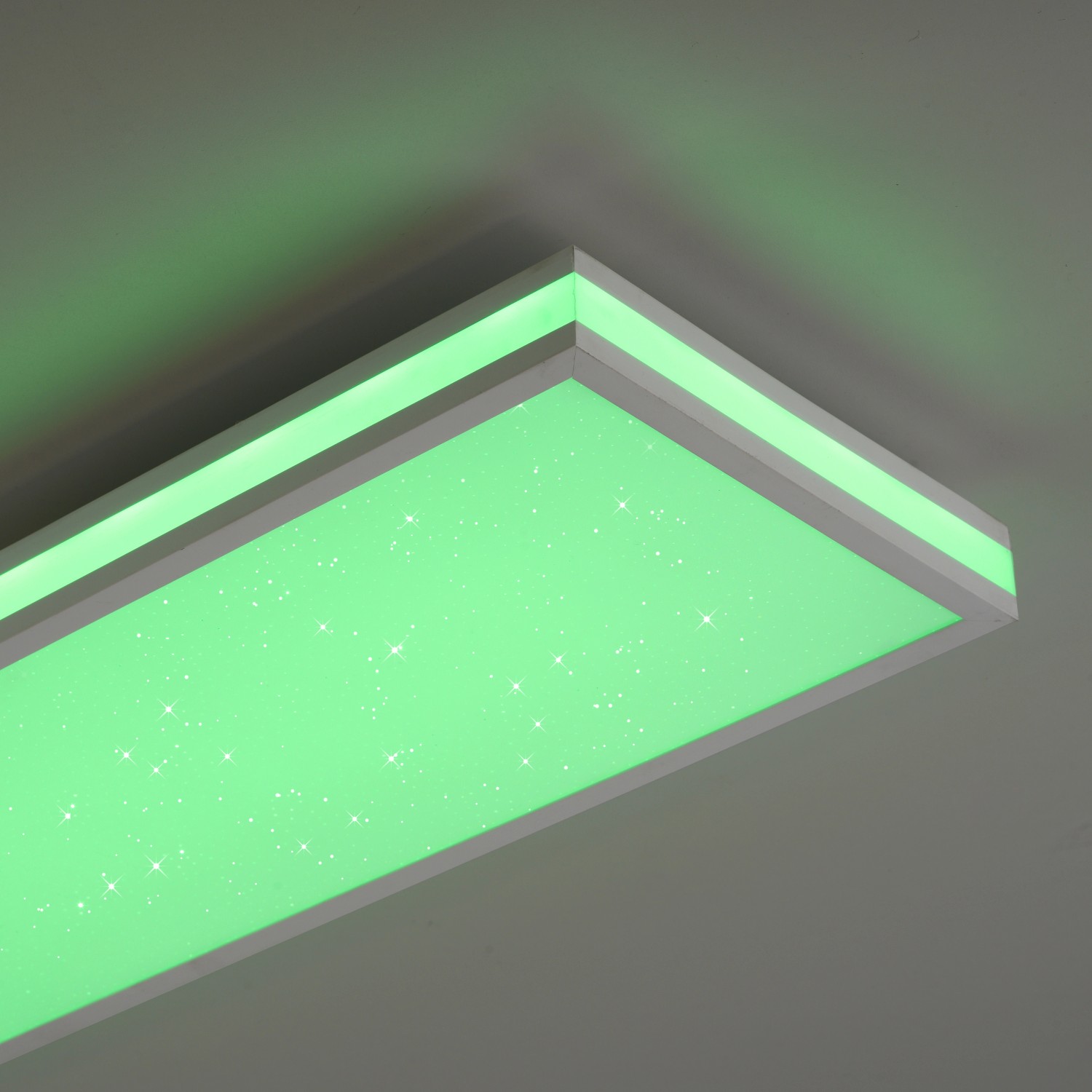 Weißes Just Light LED-Panel Mario 100x25 cm mit grünem Sternenhimmel-Effekt.