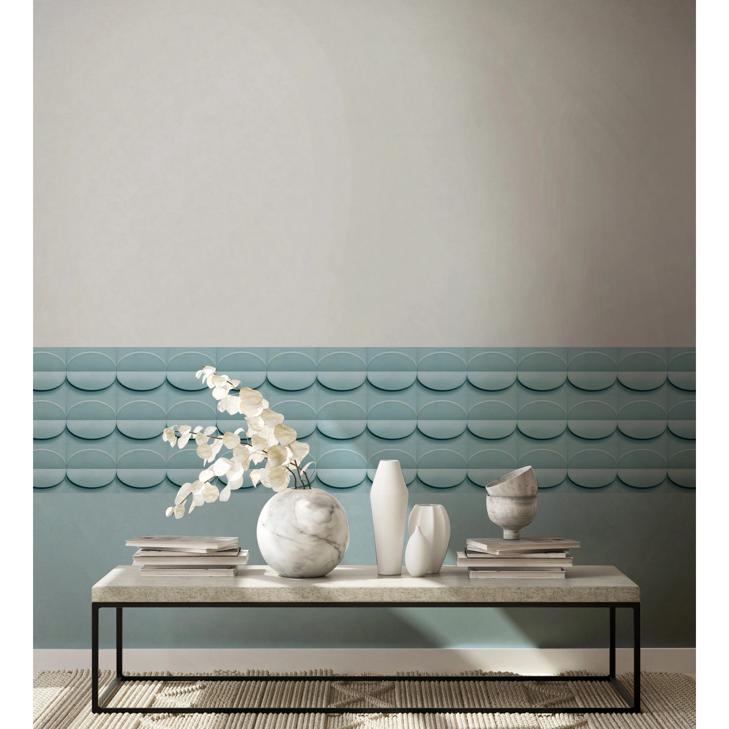 Moderne, blaue Marburg Bordüre Shades Iconic 12 mit grafischem Muster im Wohnraum.