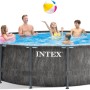 Intex Frame Pool Set Prism Greywood, Ø 457 cm, mit Familie im Wasser und Ball.