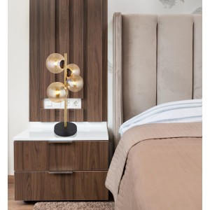 Globo LED-Tischlampe Riha, 4-flammig, schwarz matt mit amberfarbenen Glaskugeln.