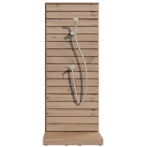 FinnTherm Gartendusche S aus Thermoholz mit Chrom-Armatur und breiter Rückwand.