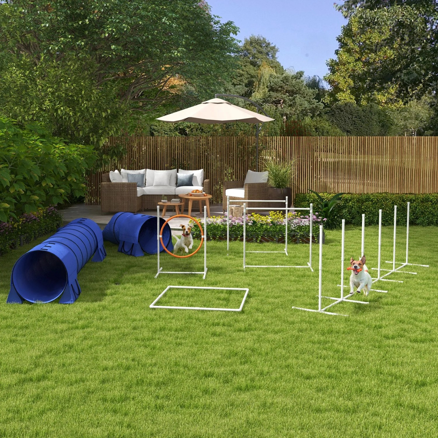 PawHut Hunde Agility Set auf grünem Rasen: blaue Tunnel, weiße Hürden, Sprungring, Slalomstangen. Hunde trainieren.