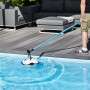 Akku-Poolroboter Orca 45 CL im Einsatz zur Poolreinigung. Wendig, kabellos und ideal für kleine Pools.
