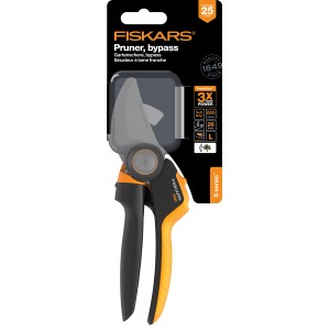 Fiskars Bypass-Gartenschere X-series 961-L mit Rollgriff, ideal zum Schneiden von frischem Grün.