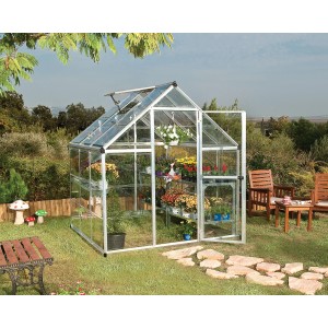 Palram Canopia Gewächshaus Silber 3,4 m² mit Fundamentrahmen im Garten.