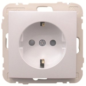 Weiße Logus Steckdose mit erhöhtem Berührungsschutz für Unterputzmontage.