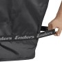Schwarze Enders Wetterschutzhülle für Gasgrills Kansas/Monroe Pro, Detailaufnahme mit Hand am Befestigungsband.