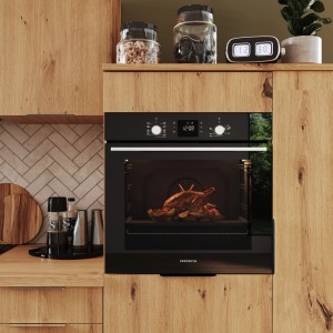 Respekta Herdset Ned + Aaron: Schwarzer Einbau-Backofen mit Garraumbeleuchtung und Braten.