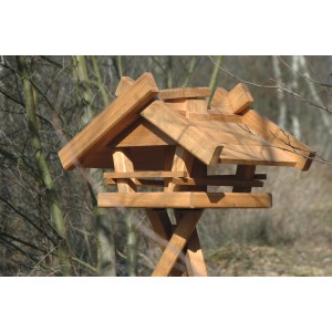 Dobar Vogelhaus Gartenwald aus Eichenholz mit schrägem Dach und vier Geländerstangen.