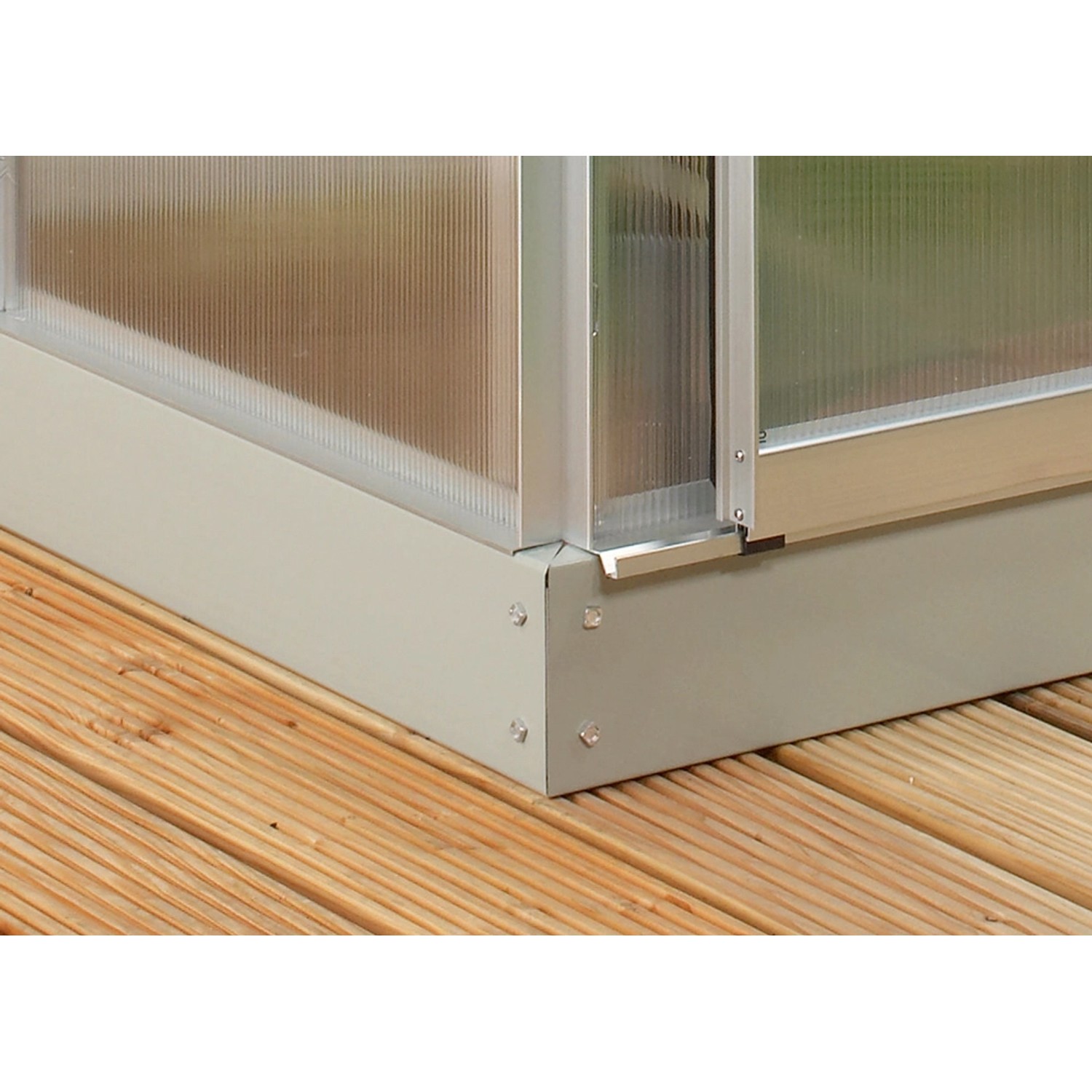 Stahlfundament Venus 6200 Alu-Blank für Gewächshaus, Detailansicht Ecke.