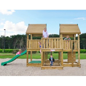 Hy-Land Spielgerät P7 mit Rutsche aus Douglasie, mit Kindern auf dem Spielturm.