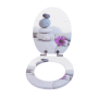 Sinobath WC-Sitz Oval mit Softclosing. Zen Wellness Design: gestapelte Steine und lila Blume.