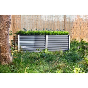 Vitavia Hochbeet Linus 630 Granit aus Metall, befüllt mit Pflanzen im Garten.