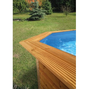 Weka Toprail Handlaufverbreiterung für Massivholzpool, geriffelte Holzoberfläche.