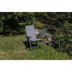 Beo Sitzauflage Hochlehner Tupelo, 4er Set, schwarz-weiß gestreift auf Gartenstuhl.