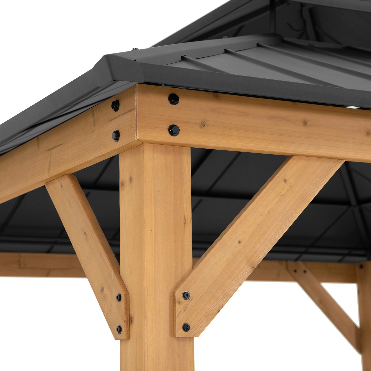 Detailansicht Sunjoy Gazebo Kaps: Zedernholz-Rahmen und anthrazitfarbenes Stahldach.