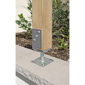 Breitenverstellbarer U-Pfostenträger zum Aufschrauben für Holzkonstruktionen im Außenbereich.