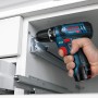 Bosch GSR 12V-15 Akku-Bohrschrauber im Einsatz beim Möbelbau.