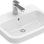 Weißes Villeroy & Boch Architectura Handwaschbecken, 60 cm breit, mit Armatur.
