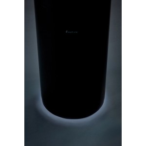 Enders® Feuerstelle Nova LED L Black-Chrome mit Ambientebeleuchtung am Boden.