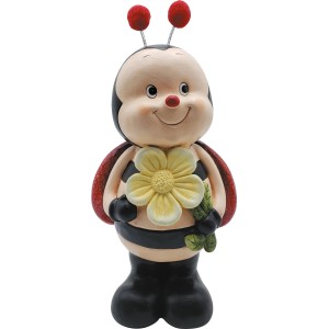 Mehrfarbige Gartenfigur Marienkäfer mit Blume, 46 cm hoch, für Garten und Balkon.