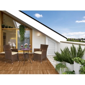 Runder Gartentisch Davenport (Ø 60 cm) mit zwei Stühlen auf einer Terrasse.