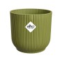 Grüner Elho Blumentopf Vibes Fold, rund, Ø 18 cm, mit Rillenmuster.