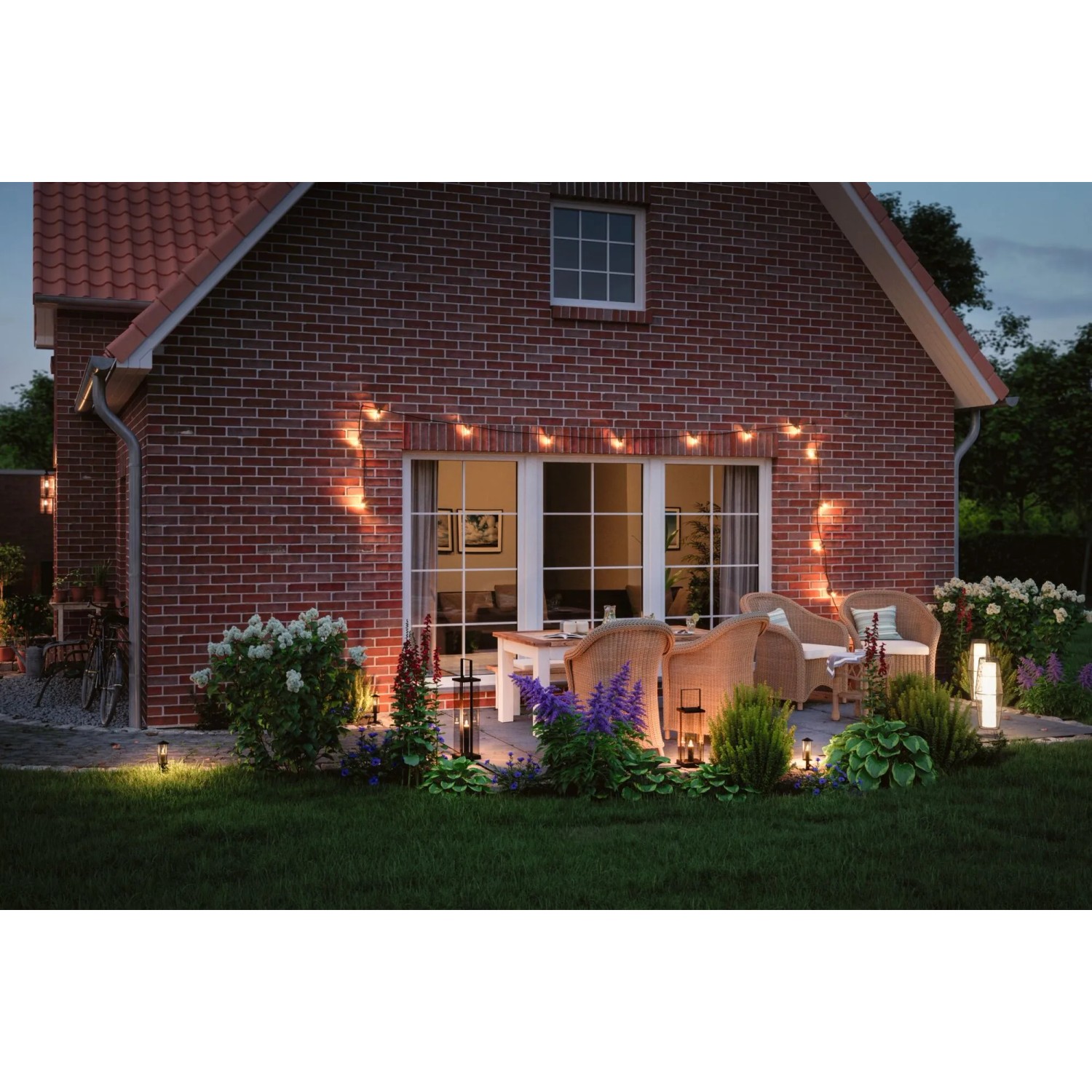 Paulmann Plug & Shine Basket: Lichtobjekt im Garten mit warmweißem Licht und Rattan-Look.