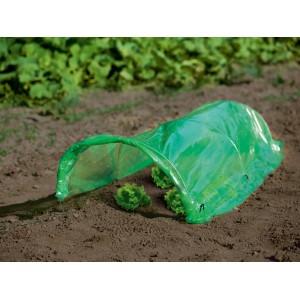 Grüner Folientunnel 1,2x3m schützt Pflanzen im Garten vor Regen und Sonne.