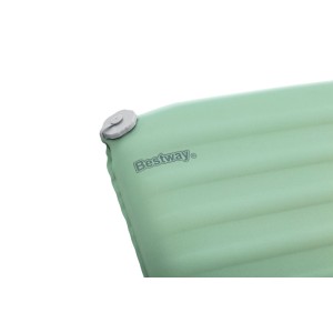 Detailaufnahme: Grüne Bestway Luftmatratze ComforTrek mit Ventil. Ideal für Camping.