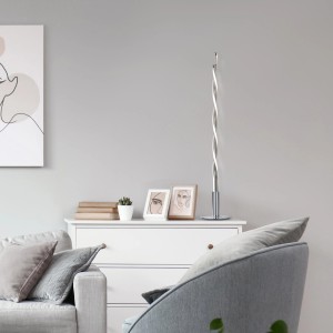 Moderne LED-Tischleuchte Twist von Näve, 85 cm hoch, aus Edelstahl, im Wohnzimmer.