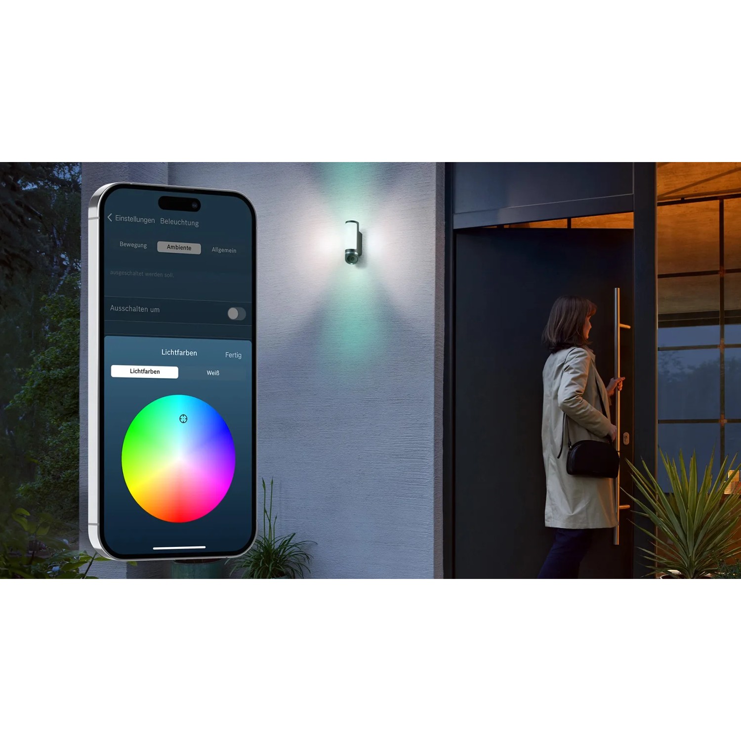Bosch Smart Home Eyes II Außenkamera in Silber mit farbiger Beleuchtung und Smartphone-Steuerung.