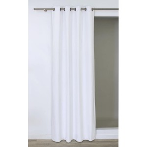 Weißer Moondream Wärmeschutzvorhang Cocoon mit Ösen, 135x250 cm, vor Fenster.