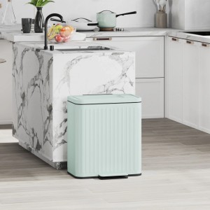 Grüner HOMCOM Mülleimer mit Tretfunktion in moderner Küche. Rechteckiger 2x20L Duo-Abfalleimer aus Metall.