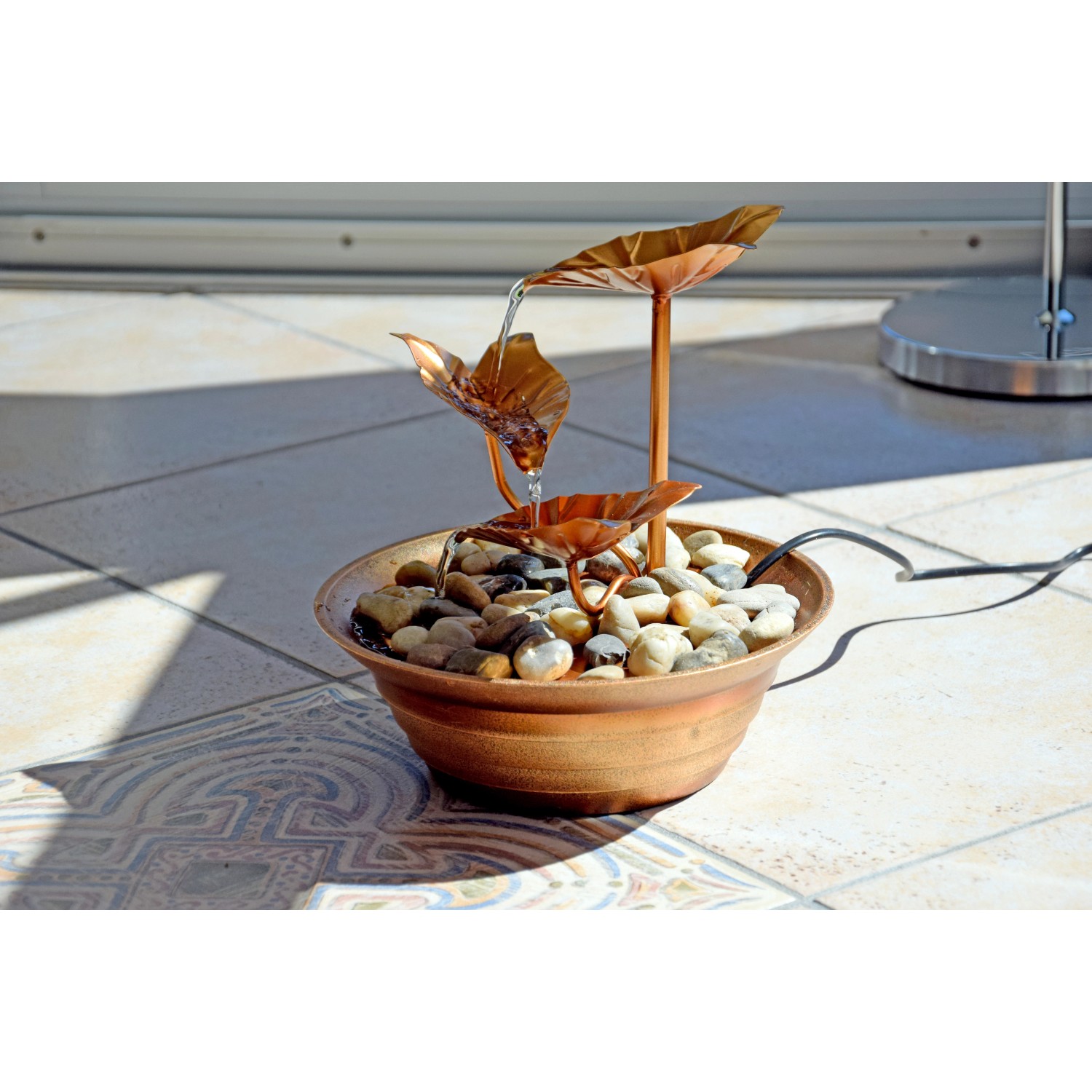Dobar Design Zimmerbrunnen aus Metall/Kunststoff mit Deko-Steinen in Braun.