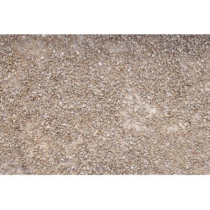 Nahaufnahme: Chateau-Beige Wassergebundene Wegedecke, dynamische Schicht, Körnung 0-11 mm.
