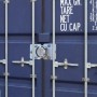 Master Lock Vorhängeschloss 736EURD mit verdecktem Bügel am blauen Container.