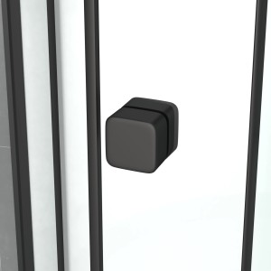 Detailaufnahme: Mattschwarzer Türgriff der Aurlane Komplettduschkabine Essential.