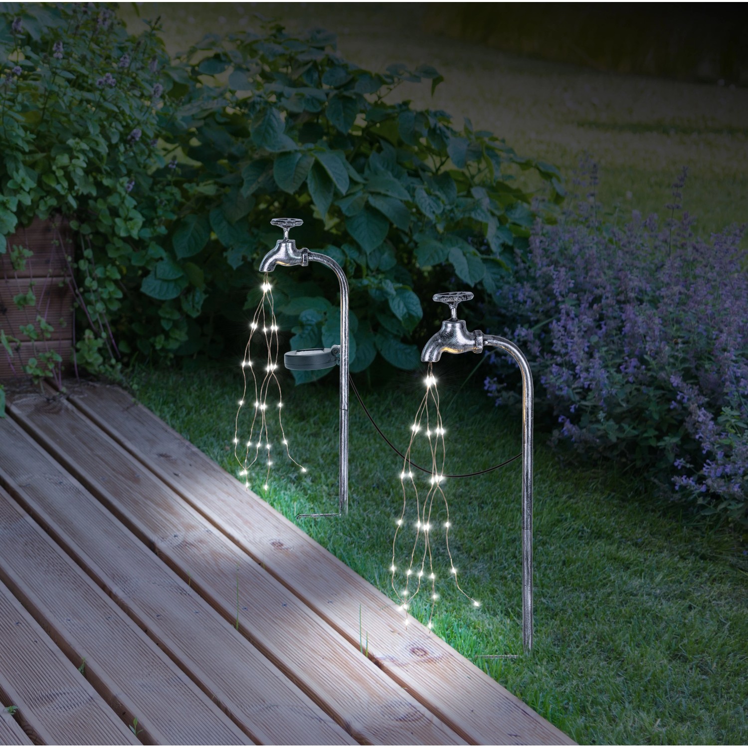 2er Set Solarleuchten in Wasserhahn-Form, silbernes Metall, warmweiße LEDs, für den Garten.