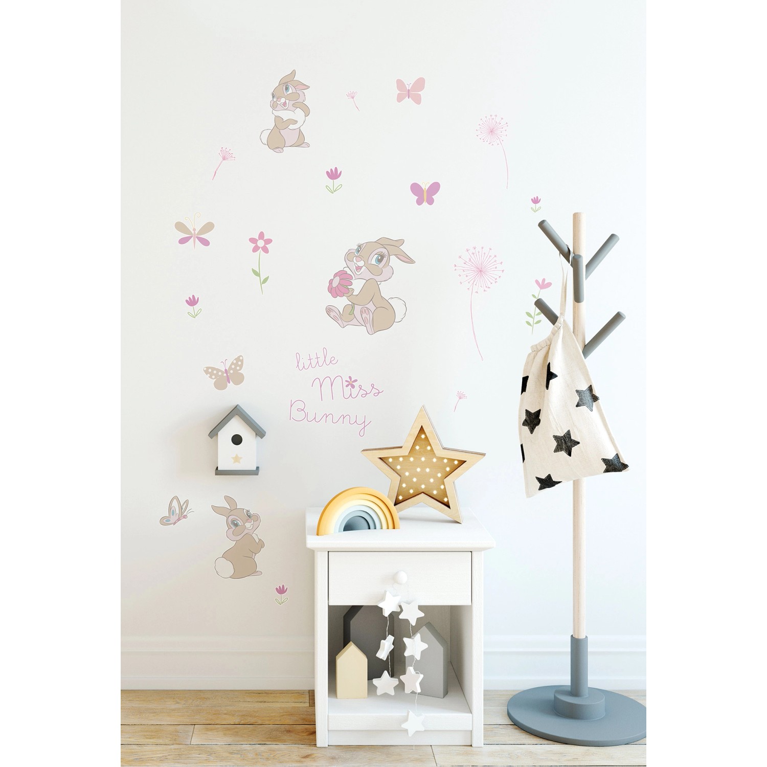 Wandtattoo Little Bunny (50x70 cm) von Komar mit Hasen, Blumen und Schmetterlingen.