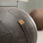 Anthrazitfarbener Sitting Ball Hocker Frankie, 150 l, aus Lederimitat mit Tragegriff und Seitentasche.