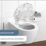 WC-Sitz Schütte MDF Marmor Stone mit Absenkautomatik auf weißer Toilette.