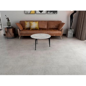 Verlegter, hellgrauer Check Klebe-Vinylboden Expert Rahdener Beton im Wohnraum.